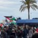 Guerriglia al corteo contro Joint Stars in piazza Matteotti a Cagliari: scontri, petardi e fumogeni