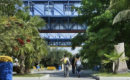 Linee dirette per gli universitari da Pula: Comune e Arst adeguano orari, fermate e percorsi