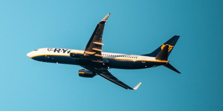 Volo Cagliari Parigi in ritardo di oltre 4 ore, sardi bloccati in aeroporto