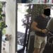 Quartu, ladro di portafoglio beccato dalle telecamere di videosorveglianza,  l’appello del titolare del White Caffè : “Riportalo”