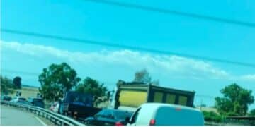 Monserrato, Ss 554 nel caos per un tamponamento e un semaforo spento
