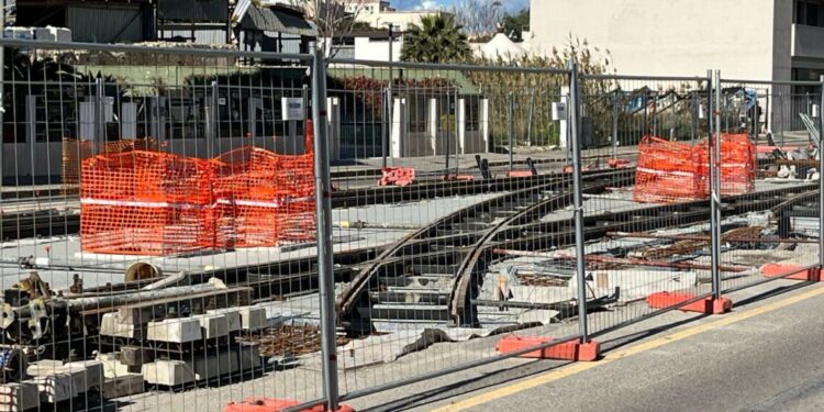 Cagliari, un mese di caos e disagi per gli automobilisti: i lavori alla metro di viale Bonaria mandano in tilt il traffico