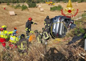 Pauroso incidente stradale a Dorgali, violentissimo frontale fra due auto: un morto e tre feriti