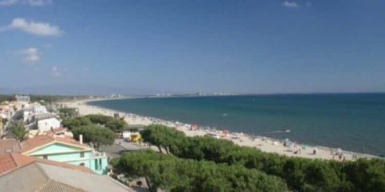 Torregrande, un tuffo in acqua rischia di trasformarsi in tragedia per un 14enne