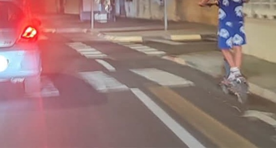Pericolo monopattini ad Assemini: “Genitori, ringraziate se il ragazzo è ancora intero”