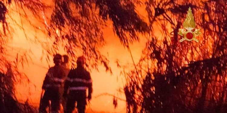 Roghi ad Alghero, Sorgia: “Inaccettabile l’assenza di una base aerea antincendio nel nord-ovest della Sardegna”