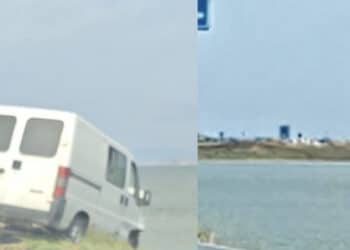 Furgone esce di strada e rimane in bilico nella scogliera: Ss 195 bloccata