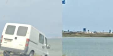 Furgone esce di strada e rimane in bilico nella scogliera: Ss 195 bloccata
