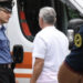 Bimbo di 3 anni sale su una sedia e cade dalla finestra: è grave
