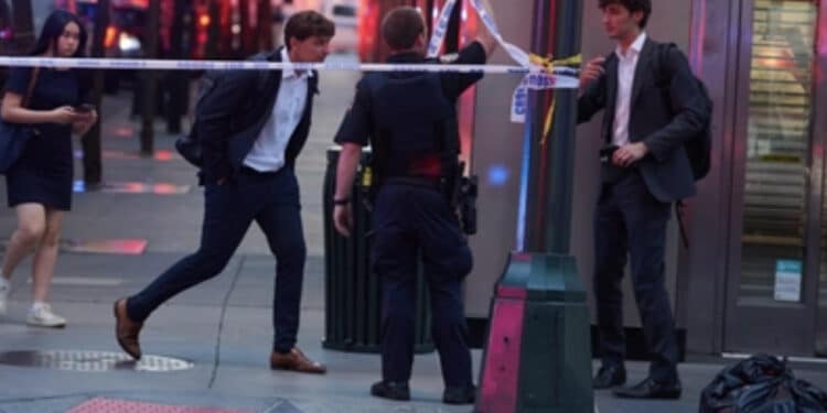 Follia in un grattacielo di Manhattan: uccide 4 persone e poi si toglie la vita