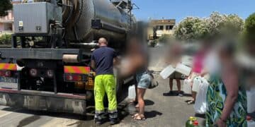 Acqua non potabile da Sarroch a Chia, i comuni battono cassa con Abbanoa