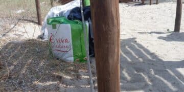Controlli a tappeto al Poetto, via gli ambulanti dalle aree fumatori e un campeggiatore dal parcheggio sterrato