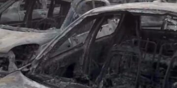 La conta dei danni a Punta Molentis non lascia scampo: centinaia di auto carbonizzate, erano ammassate e senza via di fuga