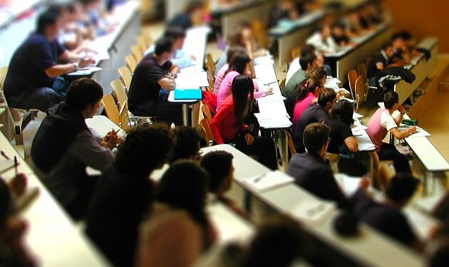 Cagliari, emergenza giovani: universitari in fuga, 4 su dieci non tornano in Sardegna dopo la laurea