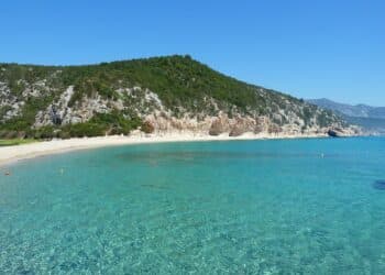 Turista morto a Cala Luna, Croce Azzurra e Areus litigano su tempi e modi dei soccorsi