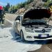 Paura sulla Ss 195 a Pula, auto in marcia prende fuoco