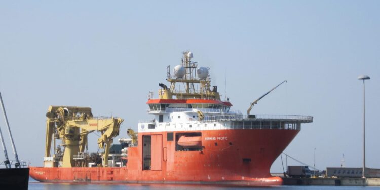 Cagliari, arrivata la nave per la posa dei cavi sottomarini del Tyrrhenian Link