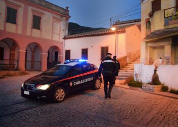 Torna a casa dei genitori violando il divieto: muratore 29enne arrestato a Siliqua