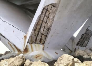 “Guardate il ponte della Scafa, presento denuncia per attentato alla sicurezza”