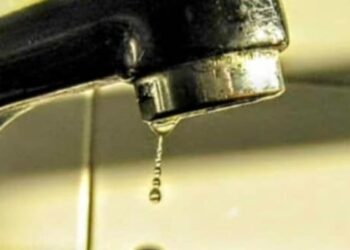 Cagliari, centinaia di famiglie senza acqua in via Cavalcanti: rubinetti a secco fino a domani e supermercati presi d’assalto