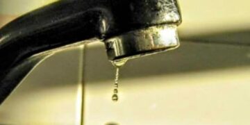 Cagliari, centinaia di famiglie senza acqua in via Cavalcanti: rubinetti a secco fino a domani e supermercati presi d’assalto