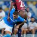 Et voila, Jerry Mina il combattente “spogliato” dal giocatore del Napoli: la foto diventa virale sui social