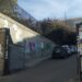 Cagliari, sporcizia e degrado nei parcheggi di via Trentino vicino alla Casa dello Studente: l’Università chiude tutto