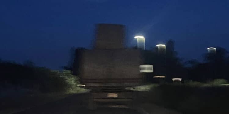 Serramanna, nella statale senza luci e con un carico di balle di fieno sul rimorchio: “L’ho visto all’ultimo momento, per fortuna sono riuscito a frenare”