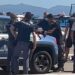Cagliari, clamoroso sbarco di algerini fra i bagnanti a Marina Piccola: arrivati in 12 su un barchino