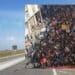 Statale 195 bloccata dai manifestanti: bandiere e striscioni pro Palestina hanno fermato il traffico