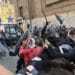 Caos a Torino per la manifestazione pro Pal: bottiglie contro la polizia