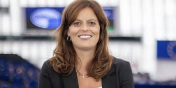 L’attacco del governo ungherese a Ilaria Salis, “dovrebbe essere in carcere”. Lei risponde: “Disconosciuti i diritti fondamentali della democrazia”