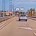 Cagliari, attraversa a piedi la strada nell’asse mediano sfiorando le auto con nonchalance: momenti di paura (VIDEO)