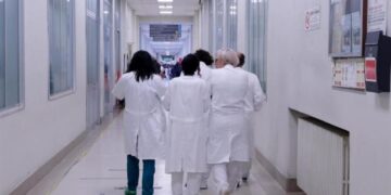 Dirigenti medici sottoposti a turni di lavoro eccessivi a Cagliari: anche 41 pazienti da gestire