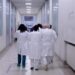 Dirigenti medici sottoposti a turni di lavoro eccessivi a Cagliari: anche 41 pazienti da gestire