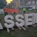 Assemini città della ceramica: il benvenuto nella rotatoria che si affaccia sulla ss 130 realizzato dagli artisti locali