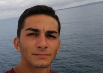 Selargius, l’ultimo straziante saluto a Nicola Salis, morto due giorni fa in un terribile incidente stradale in moto