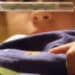 Si lamenta del mal di gola con la madre, poi cade a terra e muore a 11 anni