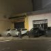Il sabato sera degli incivili a Cagliari, 4 auto sul marciapiede trasformato in parcheggio