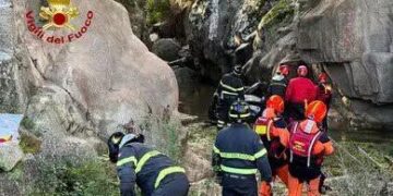 Villagrande, auto finisce nel burrone e muoiono 3 persone: “Hanno bussato li ho sentiti io”
