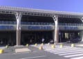 Meno auto, più treni e totem multilingue: l’aeroporto di Cagliari Elmas diventa un maxi parcheggio del futuro