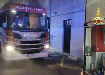 Monserrato, incendio in un’abitazione di via Eutropio: salvati 4 gatti, un cane e dei pappagallini