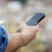Immagini intime delle figlie della compagna sullo smartphone: arrestato elettricista