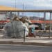 Cagliari, una panchina di Via Roma trasformata in casa di fortuna: “Buon Natale anche a lui”