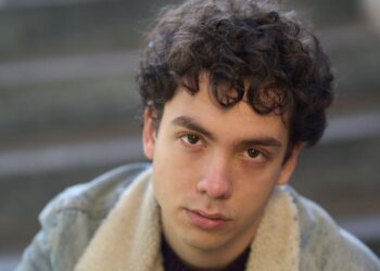 Da Cagliari al Teatro Arcimboldi di Milano: Matteo Pilia, 26 anni, attore, dopo anni di studio fa il grande esordio