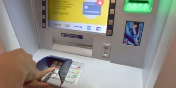 Capoterra, il bancomat va in vacanza: “Fuori servizio per le Feste”