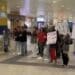 Tifo da stadio all’aeroporto di Elmas per accogliere il piccolo di 8 anni colpito da emorragia cerebrale mentre faceva i compiti
