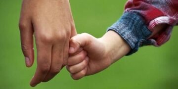 La mamma del piccolo colpito da emorragia cerebrale: “È qua con noi, non poteva esserci un regalo più bello per questo Natale”