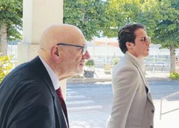 Stupro di gruppo a casa di Beppe Grillo in Sardegna: da Ciro e gli amici “particolare brutalità, vittima attendibile”