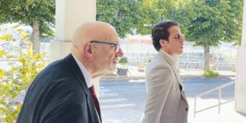 Stupro di gruppo a casa di Beppe Grillo in Sardegna: da Ciro e gli amici “particolare brutalità, vittima attendibile”